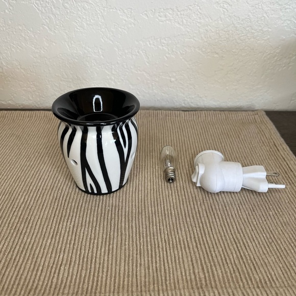 Scentsy Other - Scentsy wall warmer